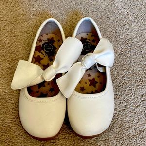 Livie and Luca white shoes with bows. Only worn once.